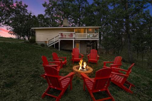 Harpers Ferry Cabin w Hot Tub, Huge Deck, Firepit, & WiFi!