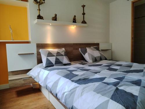 Location d'une chambre et d'une salle de bain privée dans mon appartement ou je réside également pendant votre séjour, Lyon (Foto 7)