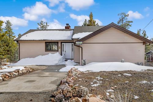 Whispering forest chalet #2169 in Big Bear City, USA