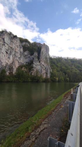 Charming Riverside House with Jacuzzi and Gym Charming Riverside House with Jacuzzi and Gym