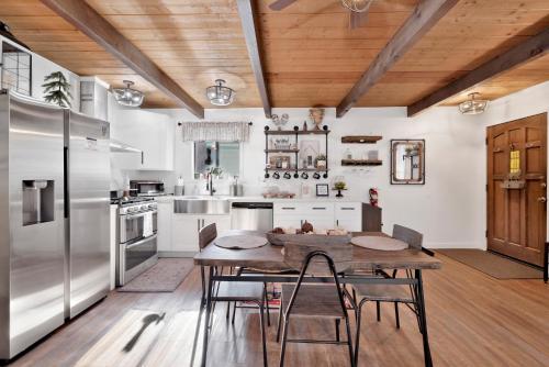 Pura vida bungalow #2144 in Woodlands, USA