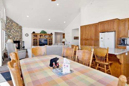 Big bear cozy hideaway #2253 in Minnelusa, USA