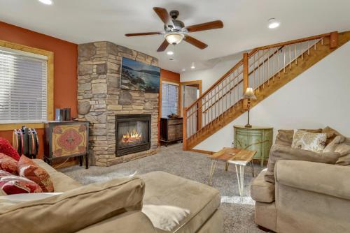 Knotty pines log cabin #2414 in Big Bear City, USA