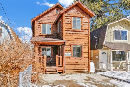 Knotty pines log cabin #2414 in Big Bear City, USA