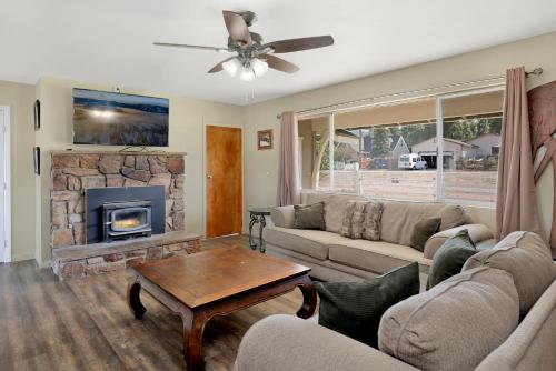 The farmhouse experience #1900 in Woodlands, USA