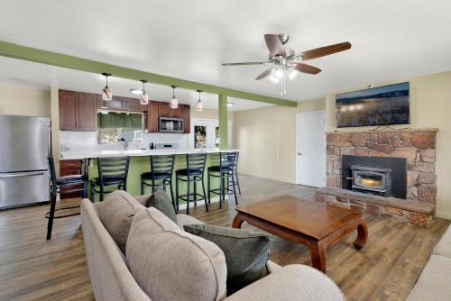The farmhouse experience #1900 in Woodlands, USA