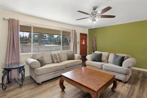 The farmhouse experience #1900 in Woodlands, USA