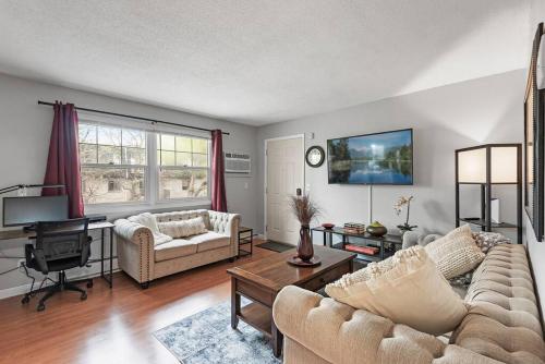 Tranquil 2BR Apt Mpls - 8075 Apt 3 in Minneapolis, USA