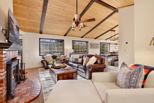 Slope view chalet #2076 in Big Bear Lake, USA