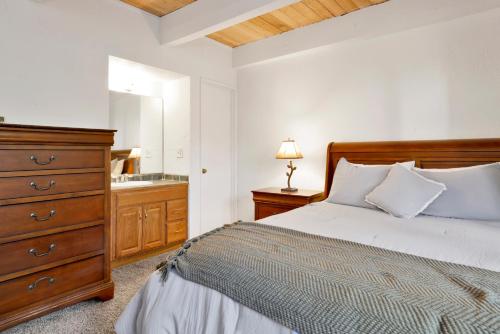 Slopeside views chalet #2195 in Big Bear Lake, USA