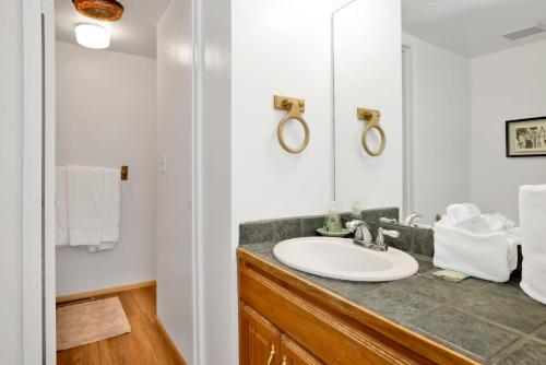 Slopeside views chalet #2195 in Big Bear Lake, USA