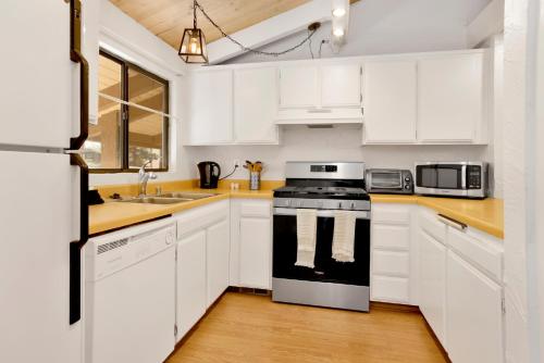 Slopeside views chalet #2195 in Big Bear Lake, USA