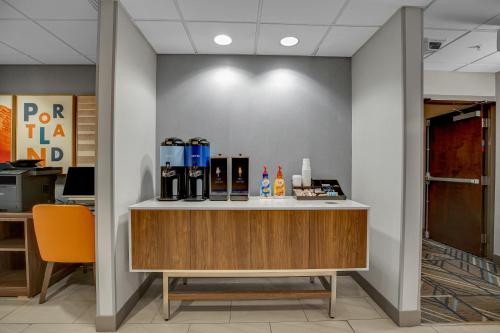 Holiday Inn Express Hotel & Suites Portland - Jantzen Beach an IHG Hotel - image 7