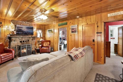 Old school log cabin #2340 in Big Bear City, USA