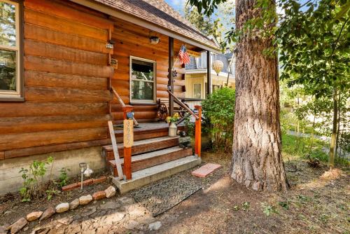 Old school log cabin #2340 in Big Bear City, Vereinigte Staaten von Amerika