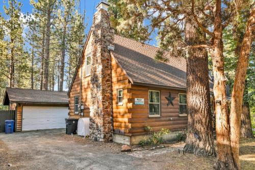 Old school log cabin #2340 in Big Bear City, USA