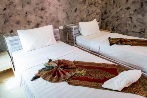 2 twin beds
