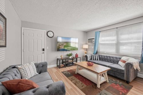 Tranquil 2BR Apt Mpls - 8075 Apt 2, Minneapolis