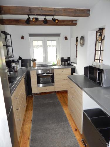 廚房, VINTAGE HOUSE Ferienwohnung LANDHAUS LAAVE in 菲蘭克