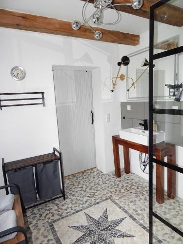 浴室, VINTAGE HOUSE Ferienwohnung LANDHAUS LAAVE in 菲蘭克