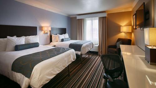 Queen Room with Two Queen Beds - Shower/Non-Smoking