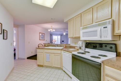 Cozy Pigeon Getaway, Close to Public Beaches! in Pigeon, USA