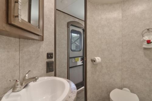 Sunshine Key RV Resort & Marina - 화장실