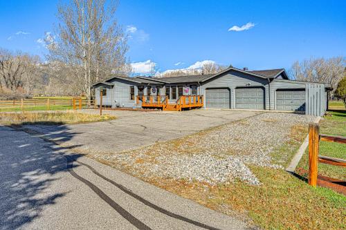 Buena Vista Home with Views - 3 Mi to River Rafting!