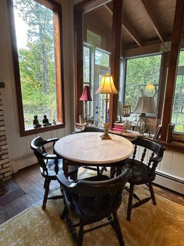Beautiful, comfortable home by the Mountain in Bearsville, USA