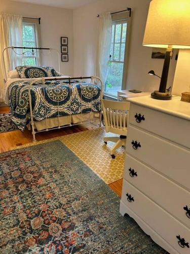 Beautiful, comfortable home by the Mountain in Bearsville, USA