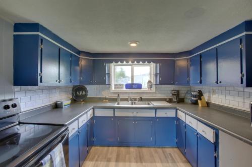 Albany Family Lake Getaway Near State Parks! in Albanija (KY)