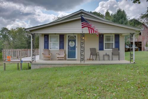 Albany Family Lake Getaway Near State Parks! in Albanija (KY)