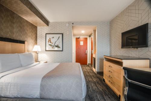 Monte Carlo Inn Barrie - Newly Renovated