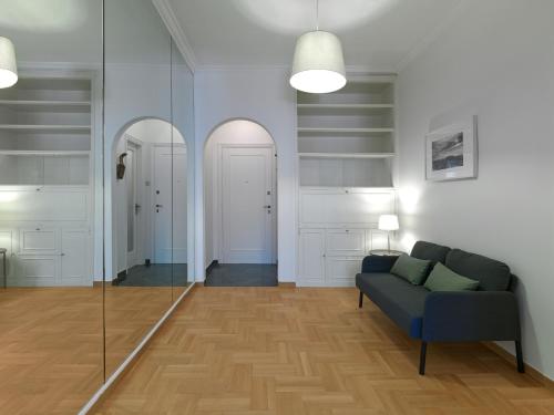 Chic Renovated Hideaway in Vibrant Square - image 8