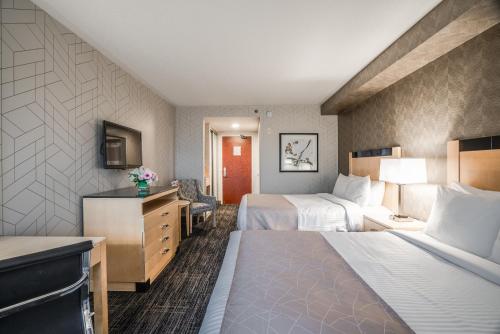 Monte Carlo Inn Barrie - Newly Renovated