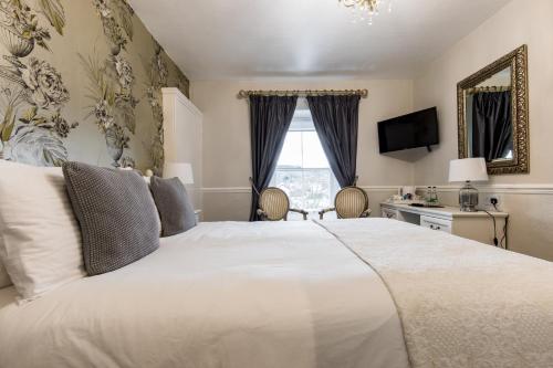 Private Use-Mount Pleasant Hotel 17 BR (sleeps32)