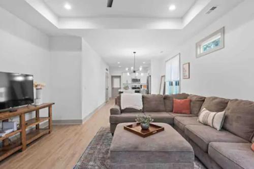 Discover Charm Cozy in the Heart of the City, Chattanooga