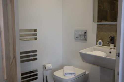 The Barrington Guesthouse - image 3