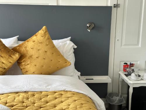 Large Double Room image 2