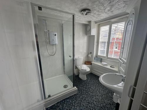 Large Double Room image 4