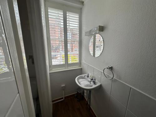 Double Room image 4