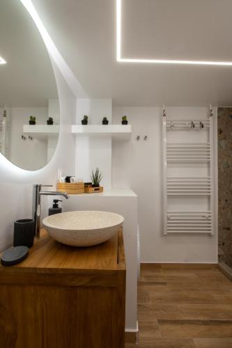 Acropolis Signature Apartment - image 13