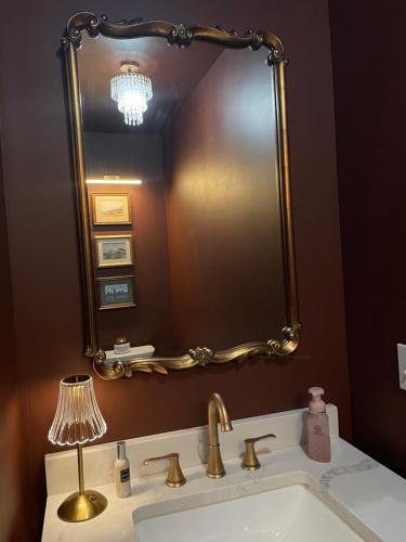 4 bed 3 bath Stay Heart of Louisville in Louisville, USA