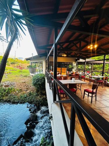 Étterem, Hotel Dos Rios in Nueva California