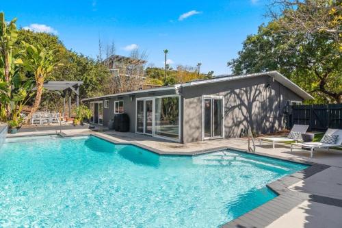 Pacific Beach Poolside Paradise