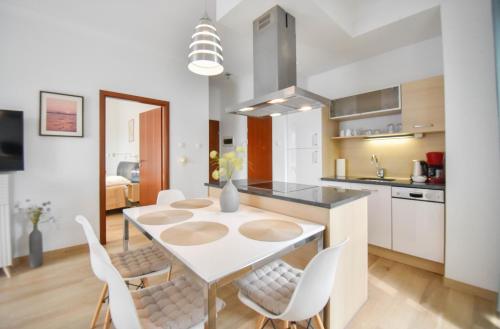 One-Bedroom Apartment with Free Parking - Uzdrowiskowa 32 Street image 10