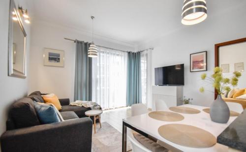 One-Bedroom Apartment with Free Parking - Uzdrowiskowa 32 Street image 9
