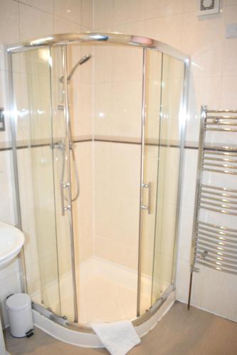 Pickwicks Guest House - image 12