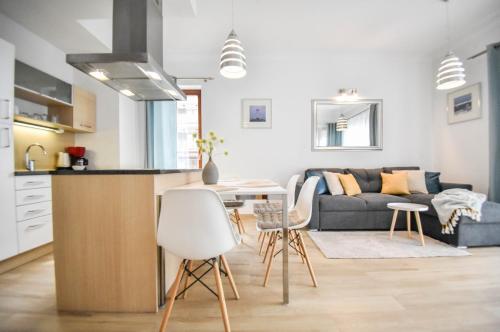 One-Bedroom Apartment with Free Parking - Uzdrowiskowa 32 Street image 5