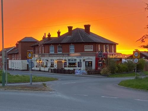 Stonehenge Inn & Shepherd's Huts